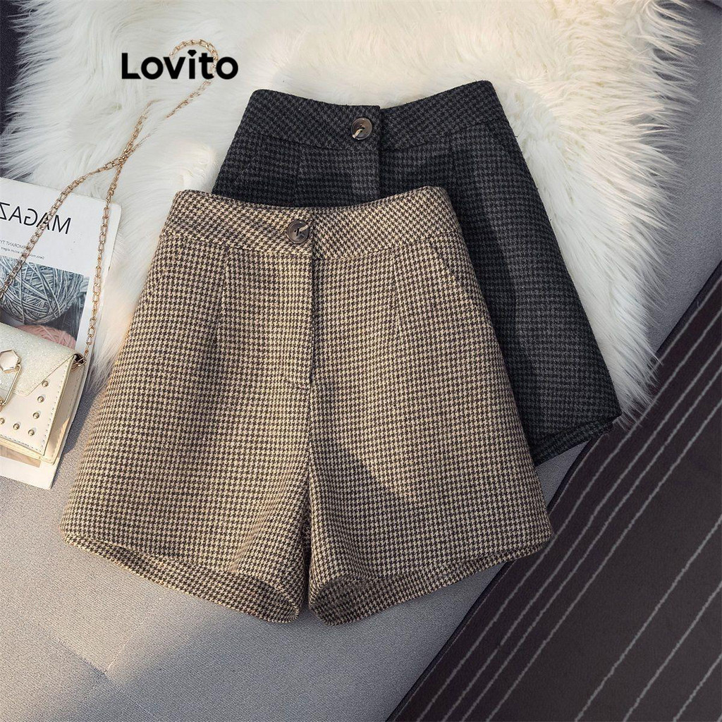 Lovito กางเกงขาสั้นผู้หญิง มีกระดุม ลายสก๊อต สไตล์ลำลอง LNL61123