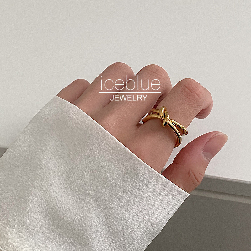 Iceblue-Simple Knot Tie แหวน Anti-Fade Non Tarnish เครื่องประดับ 14K Gold Plated 316L สแตนเลสแฟชั่นเครื่องประดับสําหรับผู้หญิง R09