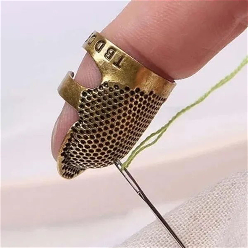 1pcs โลหะวินเทจเย็บปลอกมือทองแดงปลอกมือป้องกันนิ้วปลอกมือ DIY เครื่องมือเย็บผ้าปักครอสติช