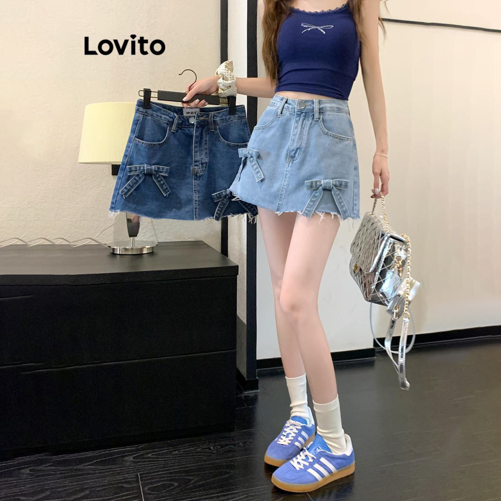 Lovito กระโปรงยีนส์ผู้หญิง มีลาย แต่งโบว์ สีพื้น สไตล์ลำลอง LNA60109