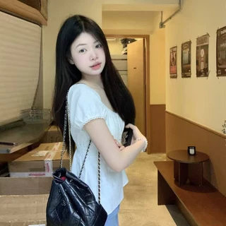 เสื้อยืดแขนสั้นสีขาว ลุคเรียบหรู สไตล์สวยงาม