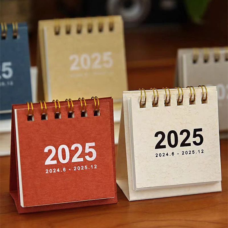 พร้อมส่ง📆ปีใหม่ Desk Calendar 2025 ปฏิทินตั้งโต๊ะ ปฏิทินแบบพกพา 7.5 x 6.5 cm