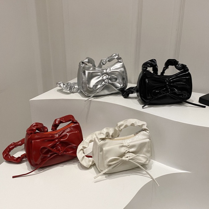 Lucky girl: กระเป๋าสะพายไหล่เดี่ยว Bow high beauty จีบใหม่แฟชั่น combuting high-end niche crossbody รักแร้กระเป๋า EP6617
