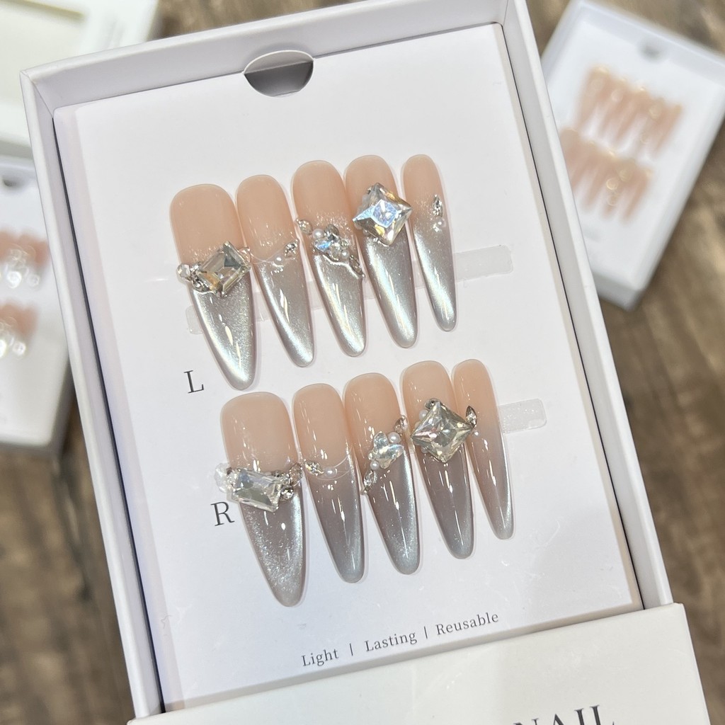 HANDMADE+กาวฟรีArtificial Nail Gentle CatS Eye French Pure Desire Temperament Nude Color Flash Zircon Broken Diamond Phototherapy แผ่นแปะเล็บปลอมกดบนเล็บReusable