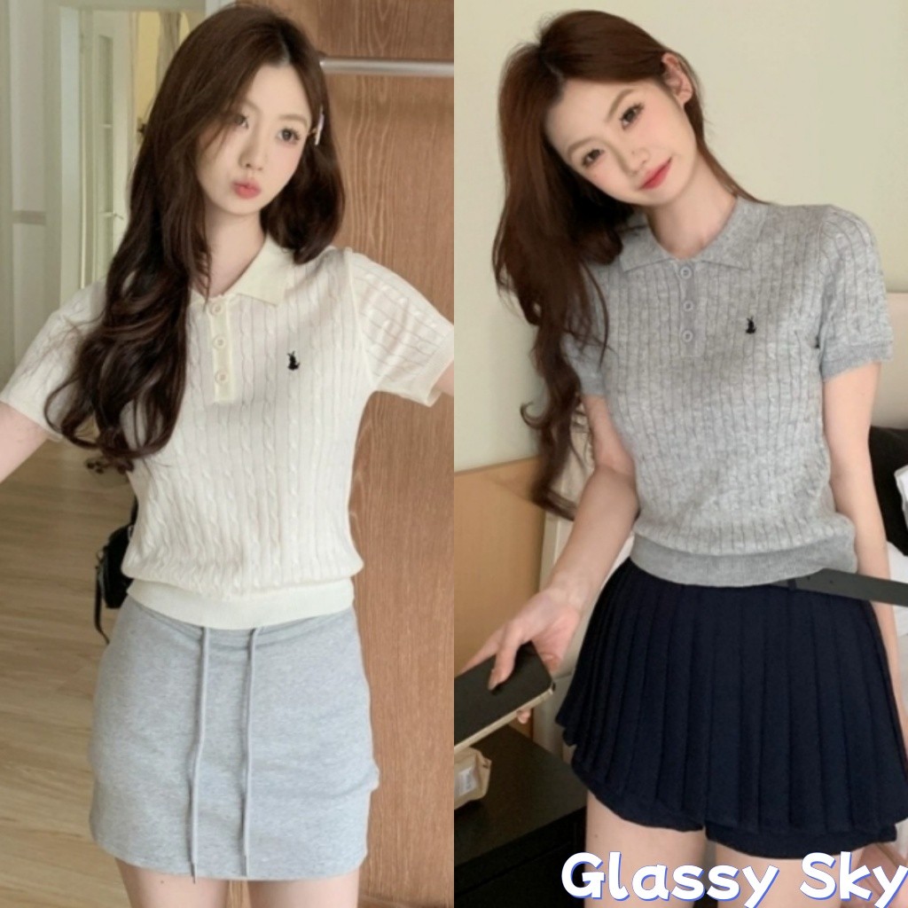 Glassy Sky พร้อมส่ง เสื้อครอปไหมพรม คอปก แขนยาว ใส่สบายสุดๆ ผ้าร่อง ปักกระต่ายน่ารัก เสื้อยืดผู้หญิง(32198-2)