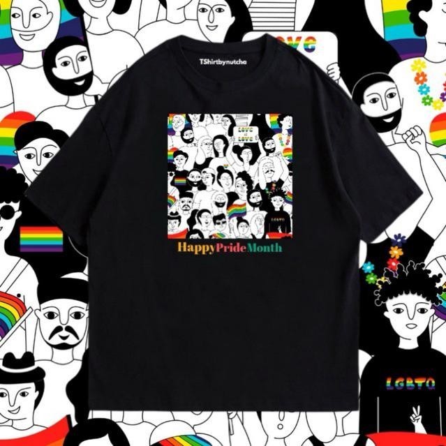 ผ้าฝ้ายพรีเมี่ยมลูกเรือ - เสื้อยืดคอกับ LGBTQ+ Pride Month Themed Group Portrait Graphic, ออกแบบแฟชั