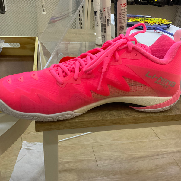 รองเท้าlining hy v neon pink