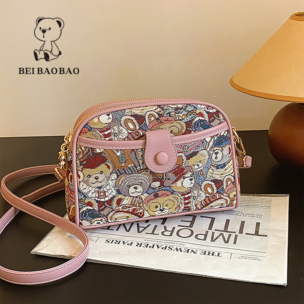 [Bei Baobao] Canvas Bear ครึ่งวงกลม Bag-2024 ฤดูร้อนสไตล์ใหม่แฟชั่นลําลอง All-Match กระเป๋าสะพาย Messenger