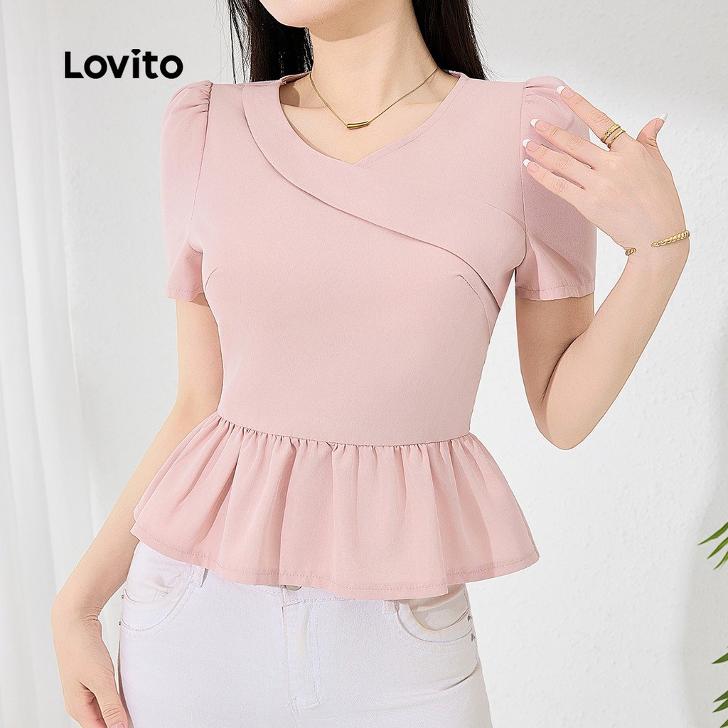 Lovito เสื้อเบลาส์หรูหรา เสื้อเบลาส์สีชมพูฤดูใบไม้ผลิ/ฤดูร้อนแบบอสมมาตรสําหรับผู้หญิง L134ED015