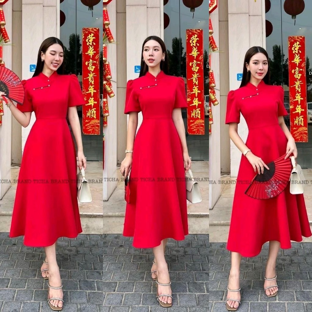 CR. (พร้อมส่ง) Ticha4 เดรสยาวแขนสั้นสีแดงดีไซน์คอจีนโค้งเว้ากี่เพ้า เย็บติดมุก สวยมาก cr.shop