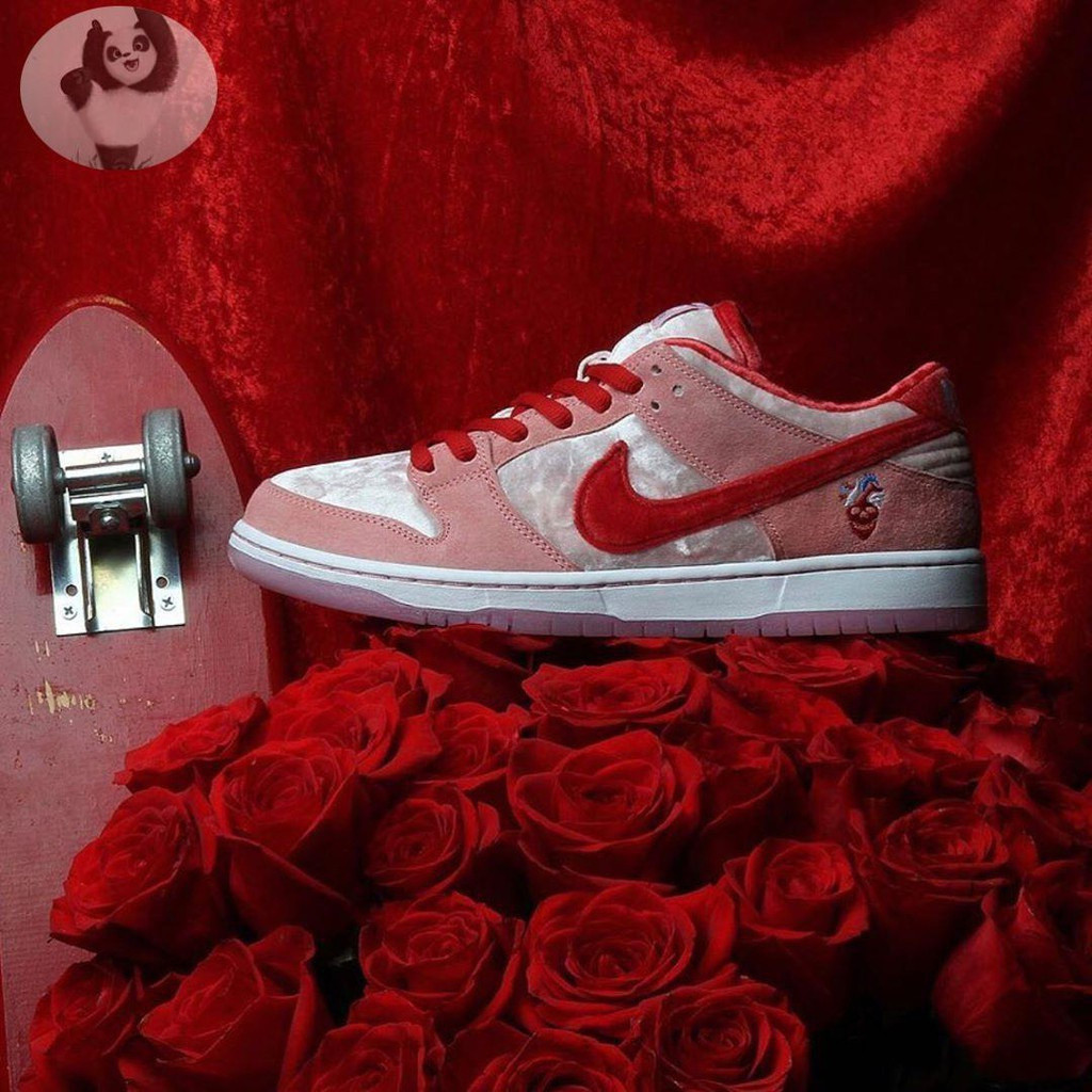 Dunk SB LOW x Strangelove Home CT2552-800