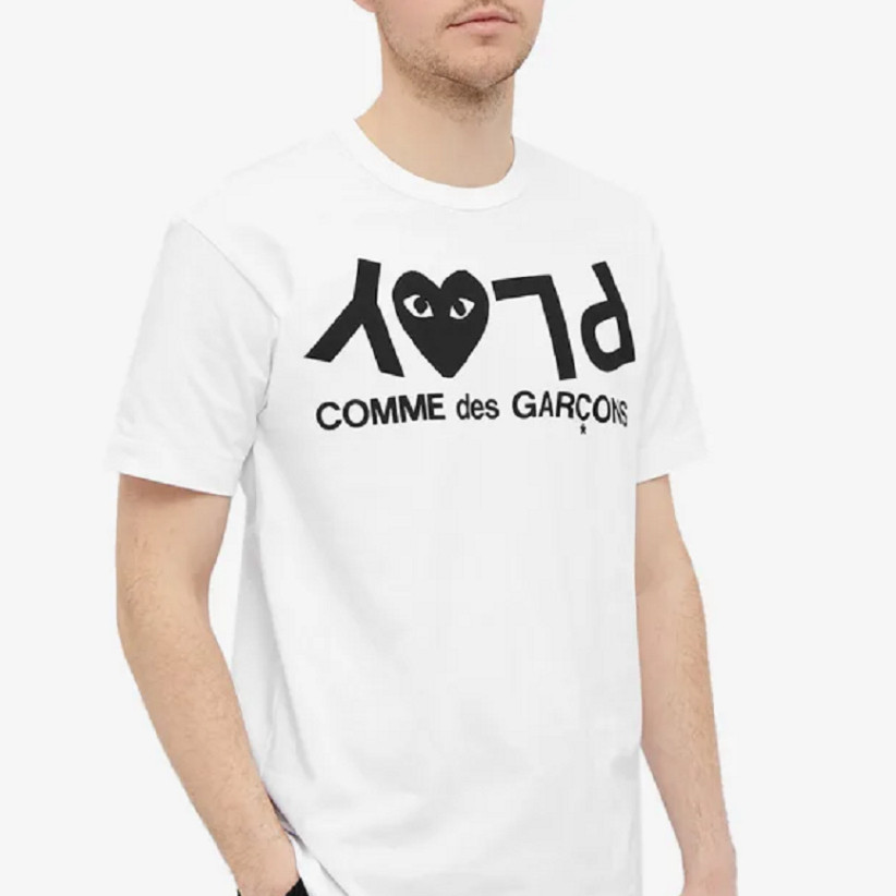 CDG/Commes Des Garcons Center CDG Play Text เสื้อยืด