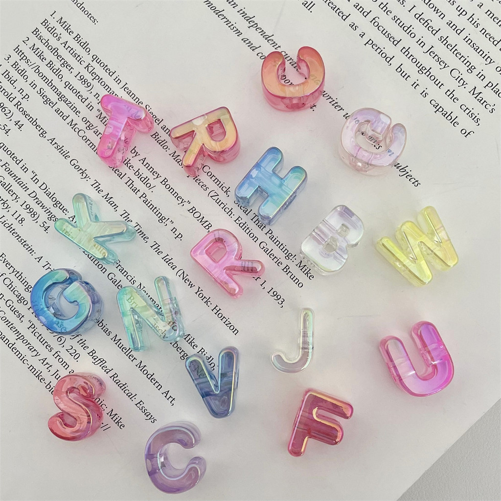 สีอะคริลิโปร่งใส26ตัวอักษรภาษาอังกฤษตรงหลุมหลวมลูกปัดเครื่องประดับแฟชั่นทําเองโซ่โทรศัพท์มือถือรถแขวนอุปกรณ์เสริม