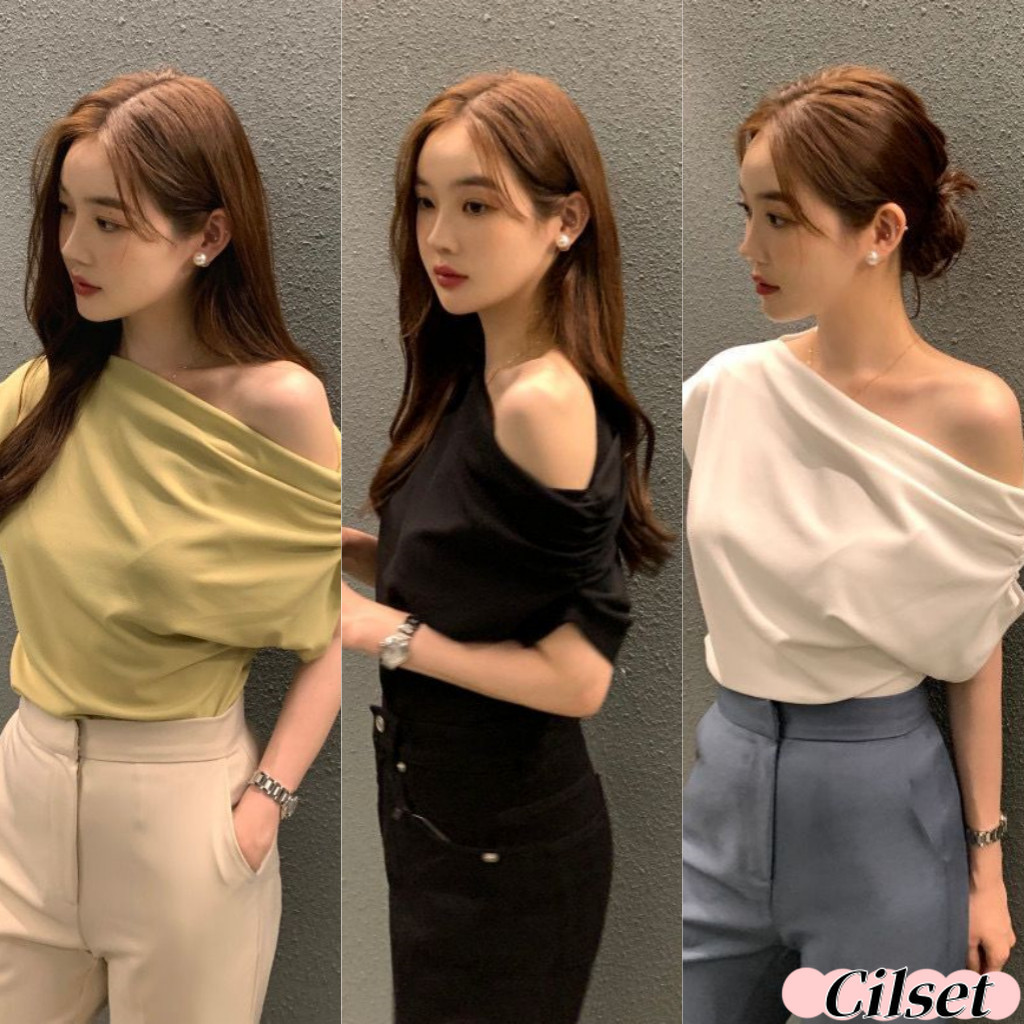 Cilset🛒พร้อมส่ง🎀เสื้อเปิดไหล่แขนสั้น เรียบหรูสไตล์มินิมอล สไตล์เกาหลี เปิดไหล่เสื้อแฟชั่นไหล่เลดี้ป่าเสื้อยืดจีบ/FYP13