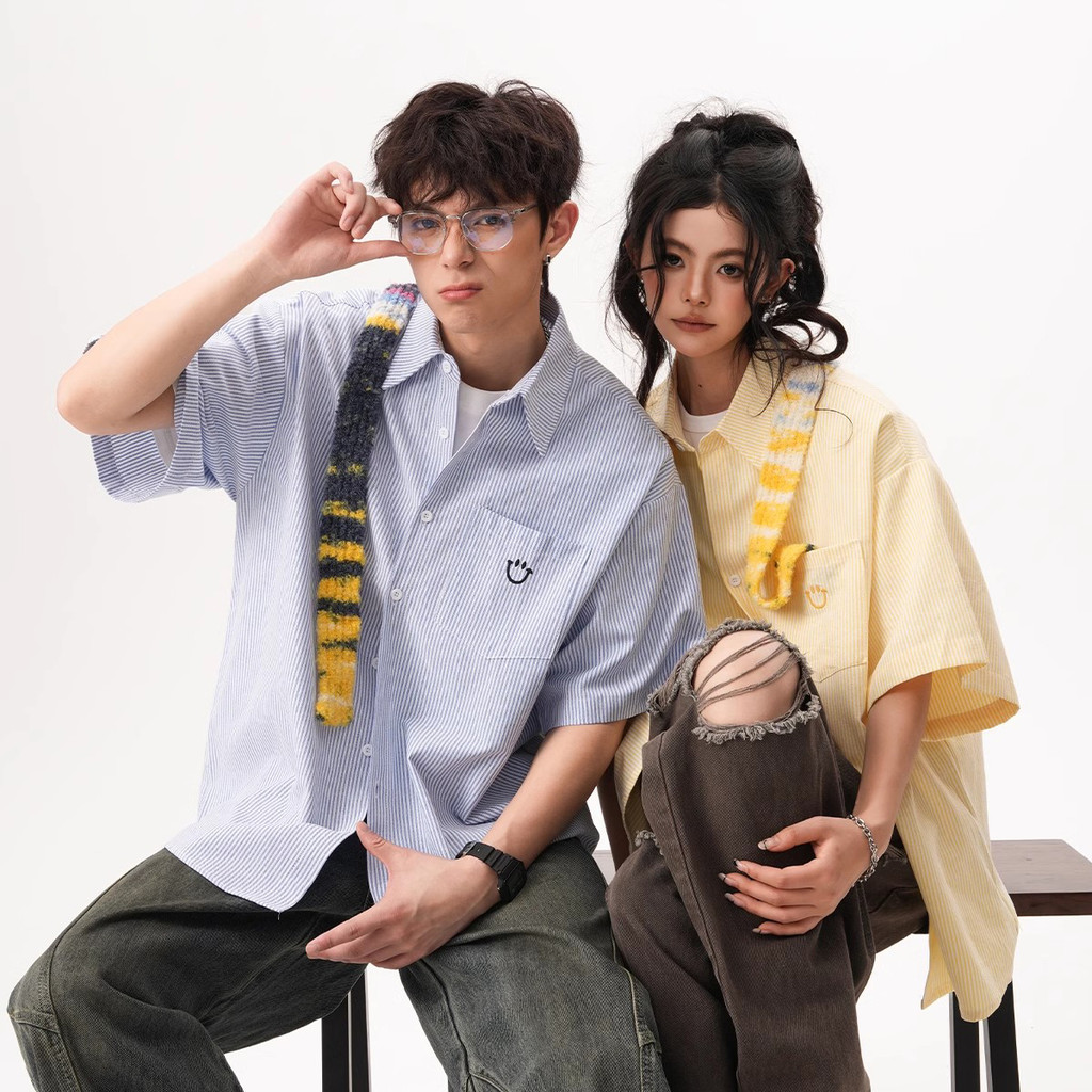 SUIKONE ซุยโคเนะ เสื้อเชิ้ตแขนสั้นปักลายสไตล์อเมริกันฤดูร้อนผู้ชายและผู้หญิงเสื้อเชิ้ตลายคอปกคิวบาหลวม
