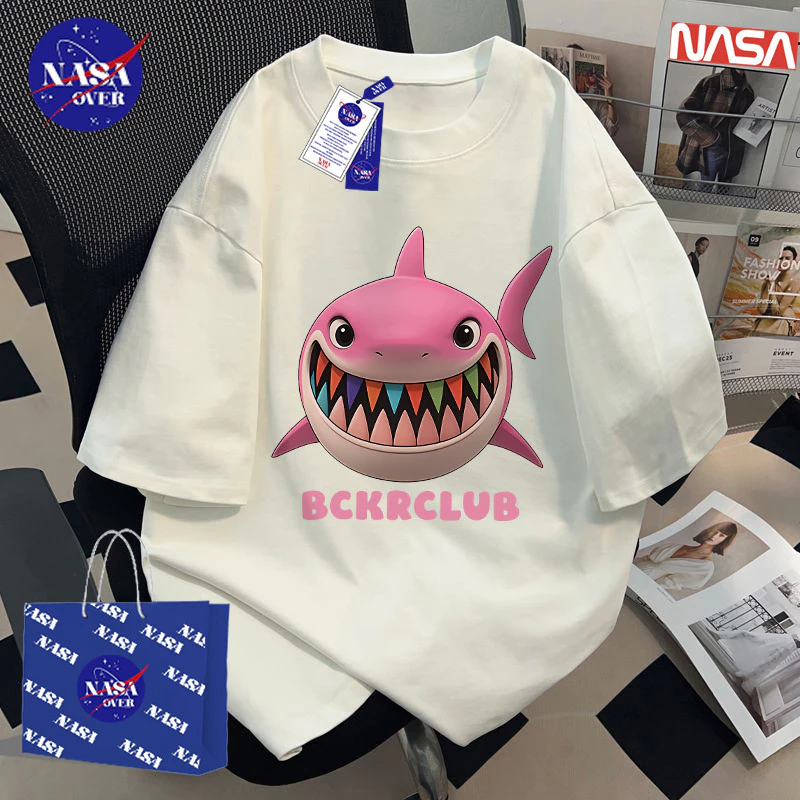 【พร้อมส่ง】🔥NASA ทรงโอเวอร์ไซส์ คอกลม แขนสั้น ผ้าฝ้ายแท้100%🦈ลายปลาฉลาม เสื้อ ใส่ได้ทั้งชายหญิง เสื้อยืดYG519