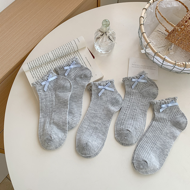 ถุงเท้าลายเส้นแนวตั้งสำหรับฤดูใบไม้ผลิและฤดูร้อน ดีไซน์โลลิต้าน่ารัก