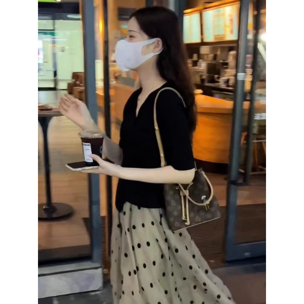 92% คอตตอน/8% สแปนเด็กซ์ 40% 210g คอตตอนบริสุทธิ์ เสื้อยืดแขนสั้นไหล่ตรงไม่สม่ำเสมอสำหรับผู้หญิง My 