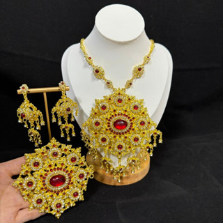 เครื่องประดับชุดเจ้าสาว สไตล์ไทย ประดับด้วยพลอยสีแดงและชมพู …