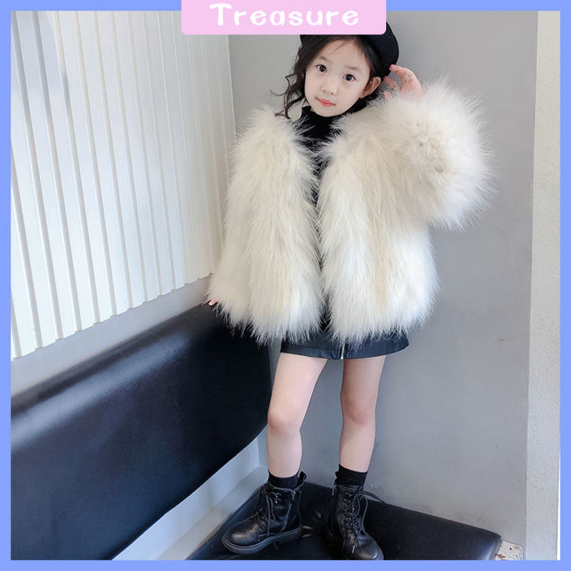 เสื้อขน faux fur สไตล์ชาแนลสำหรับเด็กหญิง ออกแบบมาเพื่อความอบอุ่นในฤดูใบไม้ร่วงและฤดูหนาว โดยทำมาจากผ้าฝ้ายเบาๆ และเหมาะสำหรับแฟชั่นของเด็กหญิง