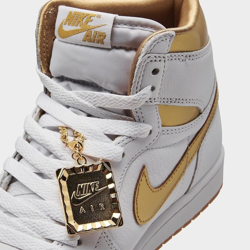 Nike Air Jordan 1 Retro High OG Metallic Gold FD2596-107 สตรี