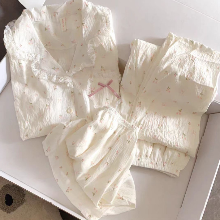 ชุดนอนลายดอกไม้สำหรับผู้หญิง แบบเกาหลี จาก Princess Cloud