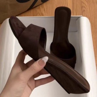 รองเท้าแตะส้นเตี้ย Women's Slip-On แฟชั่น.MATCHได้ง่ายๆ