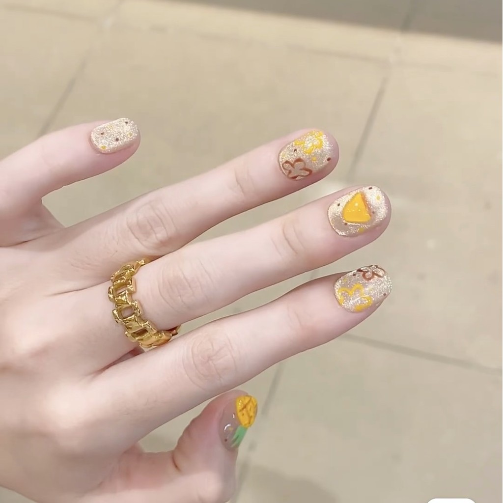 JW ส่งฟรี✨เล็บปลอมทำมือลายสับปะรดน้อยสุดน่ารัก! 🍍 แคทอายหรู + งานปั้นมือ💎 (เหมาะกับหน้าร้อน) แถมฟรี! กาว+ตะไบ