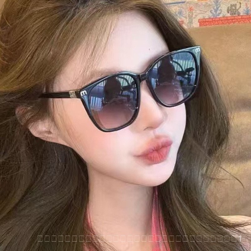 แว่นกันแดด แว่นกันแดดป้องกันรังสี UV แฟชั่นบุคลิกภาพ Xiaohongshu ทันสมัย แว่นกันแดดทรงสี่เหลี่ยม 5H8I