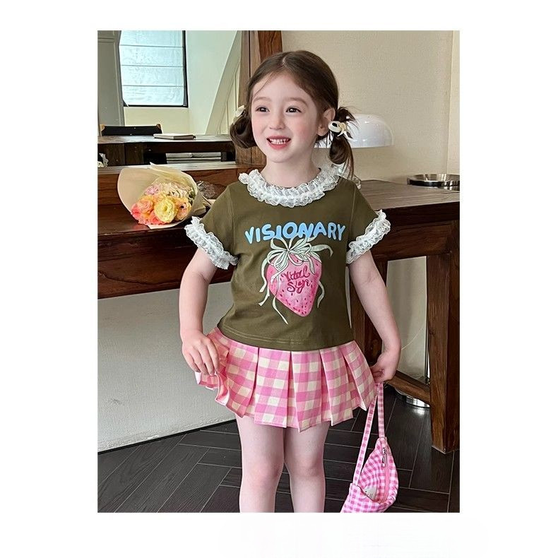 ฤดูร้อนสไตล์ใหม่สาวลูกไม้ตัดแขนสั้นเสื้อยืดสไตล์ตะวันตกสตรอเบอร์รี่พิมพ์สบายๆเด็กสีคมชัดด้านบน