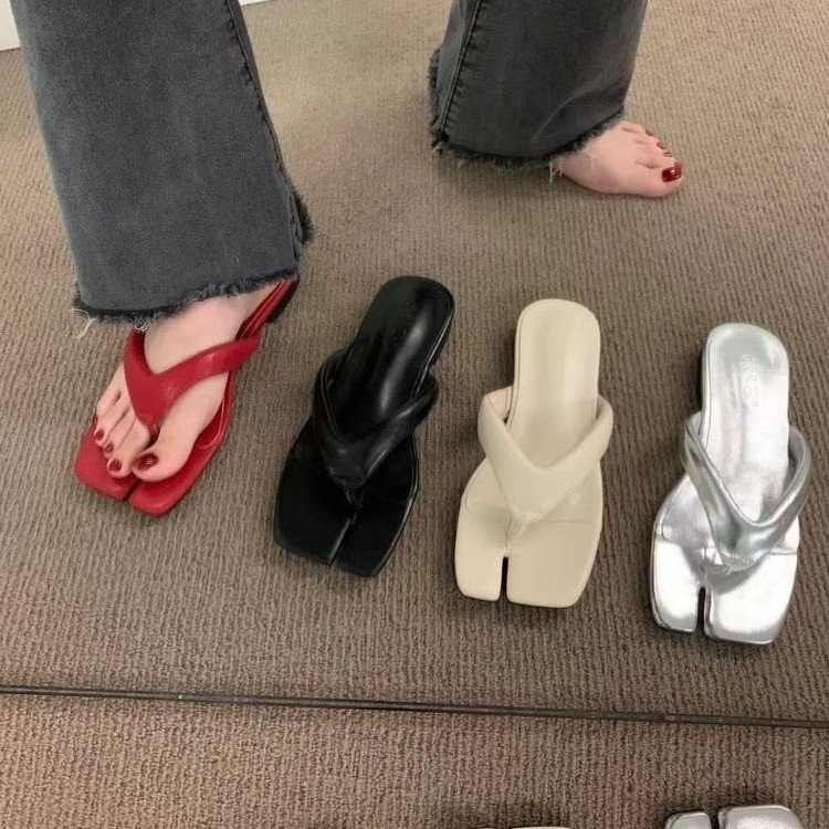 สุภาพสตรี Flip-Flops เวอร์ชั่นเกาหลีแฟชั่นสแควร์ Toe Flip-Flops กันลื่นด้านล่างแบนสามารถสวมใส่นอกรองเท้าแตะขนาด