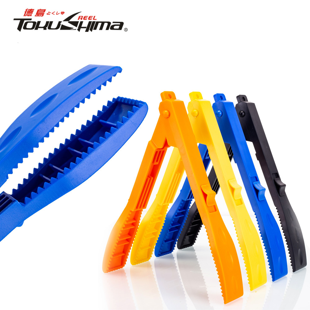1 PC Fish Gripper เครื่องมือตกปลาแบบพกพา 4 สีคลิป ABS คีมควบคุมปลาพร้อมสวิตช์ล็อคสําหรับตกปลากลางแจ้ง