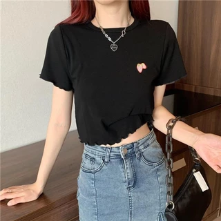 เสื้อครอปผู้หญิง คอกลมแขนสั้น เสื้อเบบี้ทรี ปักลายสตอเบอร์รี่ แต่งขอบหยัก สไตล์น่ารัก แมชท์ง่าย
