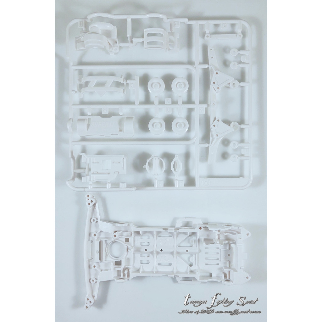 Rep Tamiya S2 Fluorecent Chassis Set Polyคาร์บอเนต Body (สีขาว) CS204