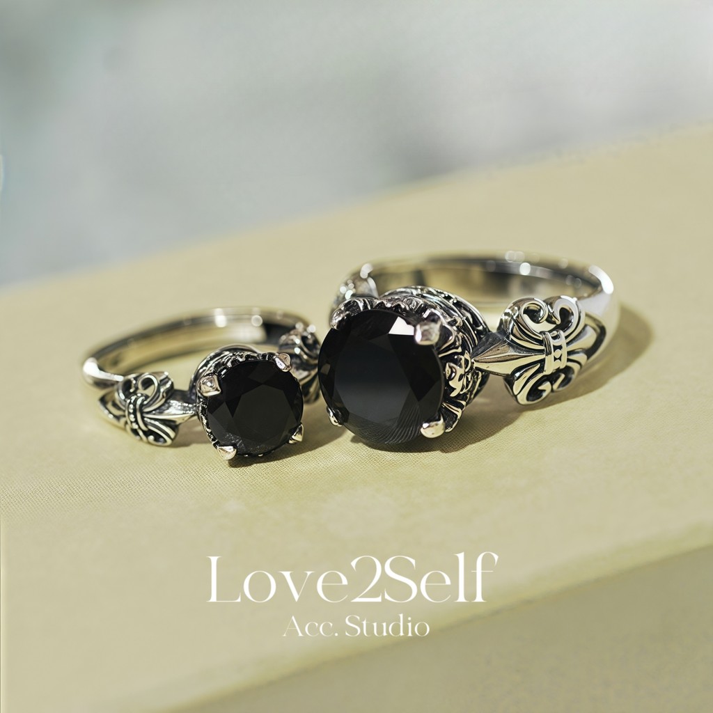 Love2selfJ112 Vintage Cool แหวนคู่ Unisex สีดํา Crown Retro สำหรับผู้ชายและผู้หญิงแหวนปรับขนาด