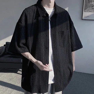【จัดส่งที่รวดเร็ว】เสื้อเชิ้ตเกาหลี สไตล์ฮาวาย การออกแบบแกะสลักกลวง oversize เสื้อคู่ เสื้อนักศึกษาแขนสั้น แฟชั่นผู้ชาย