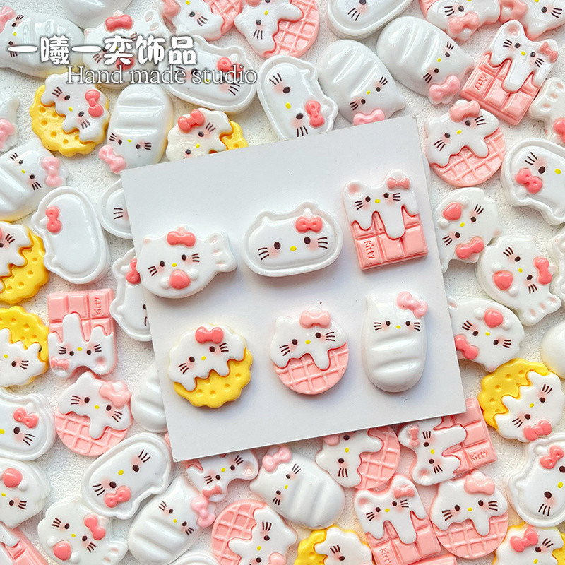 [100 ชิ้นในสต็อก] อุปกรณ์เรซินคุกกี้ช็อกโกแลตนม แมวคิตตี้ DIY กาวครีม เคสโทรศัพท์ กิ๊บติดผม หมวก ถุงมือ เครื่องประดับ ราคา ถูกที่สุด ดีลบีเคเค