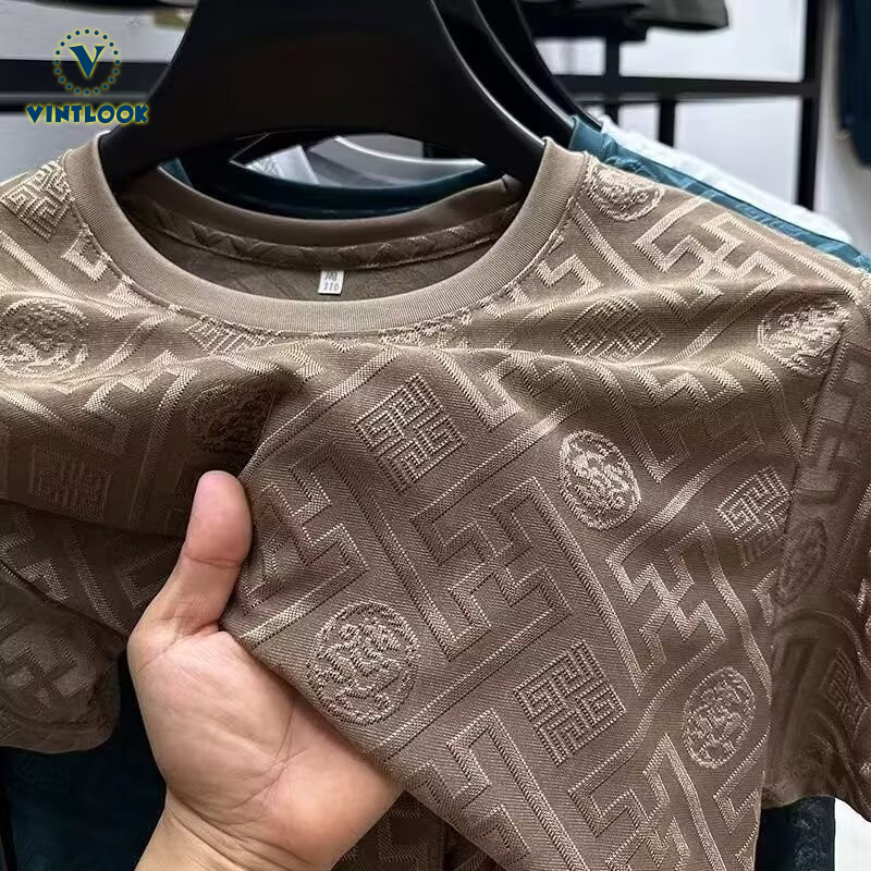 VINTLOOK ผู้ชายแขนสั้นสง่างามแฟชั่นเรียบง่ายใหม่ผ้าไหมน้ำแข็งความรู้สึกเย็นเสื้อยืดผู้ชายชั้นนำ