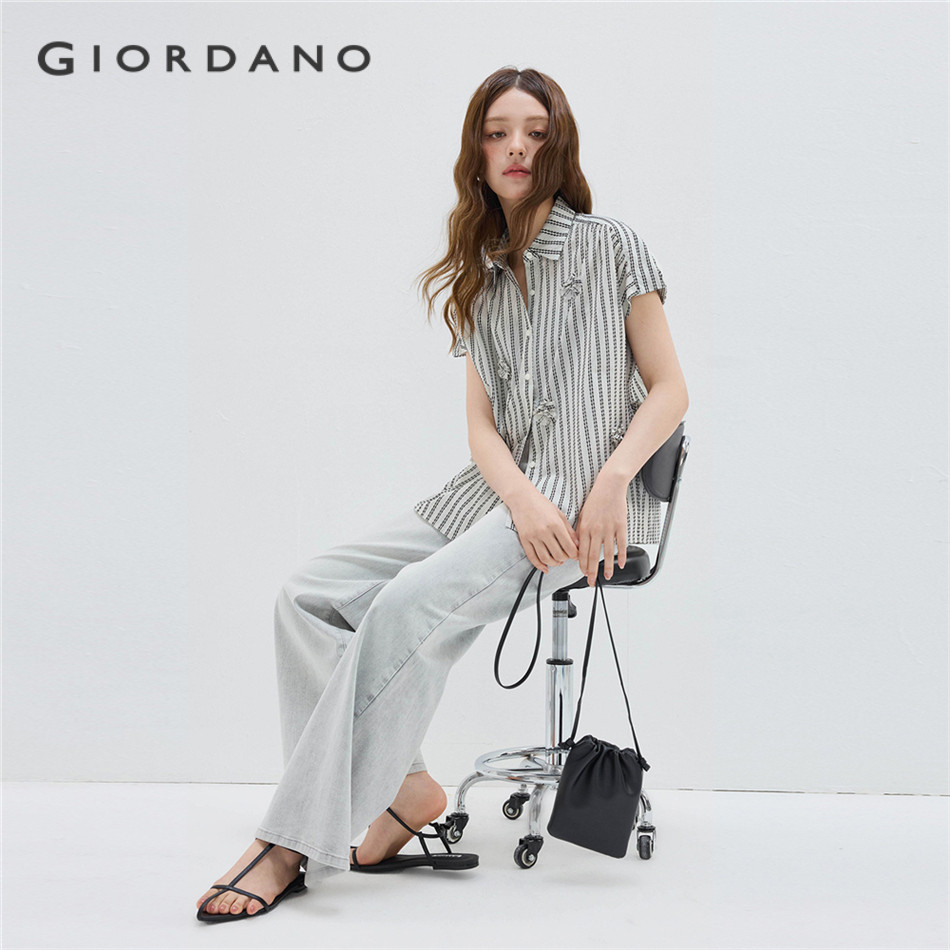 GIORDANO WOMEN 3D Flowers short raglan sleve stripe shirt 18345906