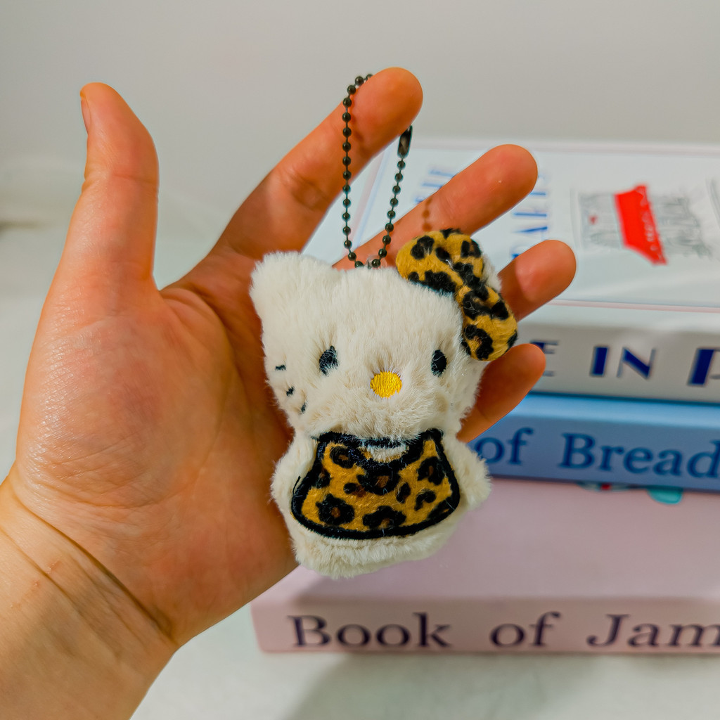 จี้แมวลายเสือดาว J97 ตุ๊กตาน่ารัก KT ตกแต่งกระเป๋าหัวใจ สไตล์มิว สำหรับนักเรียนสาว ห้อยกุญแจหัวใจ - รูปที่ 6