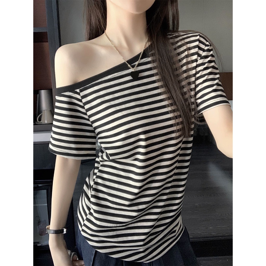 NINGFASHION เสื้อยืดแขนสั้น เสื้อยืดแฟชั่น ดีไซส์เปิดใหล่เฉียง ลายริ้ว รัดรูป รุ่น W30
