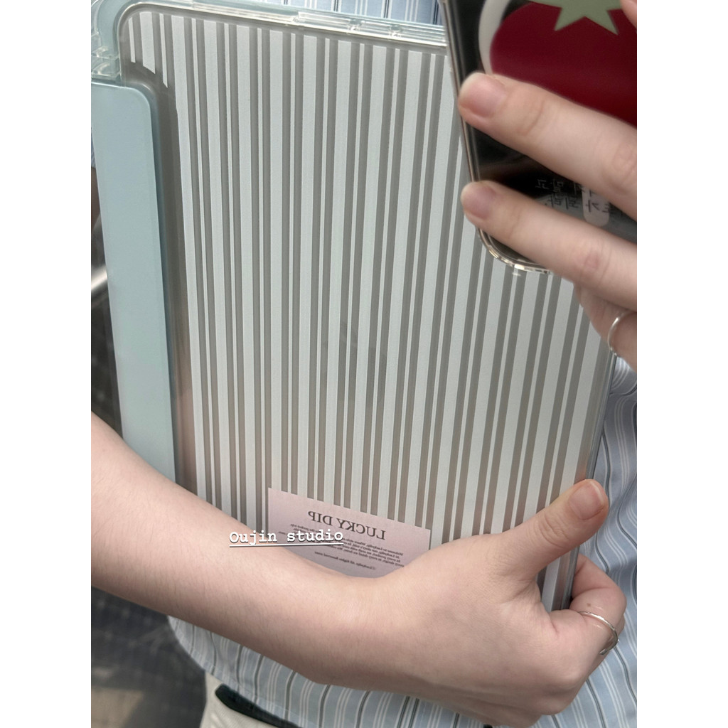 Ins Style Simple High-End Temperament Stripes ตัวอักษรภาษาอังกฤษ Girl Heart ipad202511รุ่น 10th Generation A53/34 ซม.แท็บเล็ตพีซีเคสกันกระแทก Matte Soft Shell เคสป้องกัน