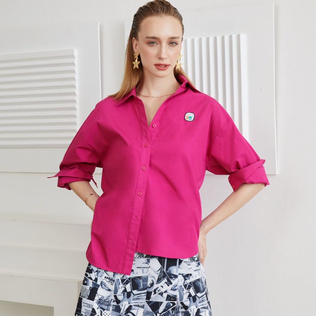 ELLE เสื้อเชิ๊ตผ้า COTTON แขนยาว ทรง BASIC ติดชิ้นโลโก้ LIMITED EDITION  80 YEARS รุ่น W3B393