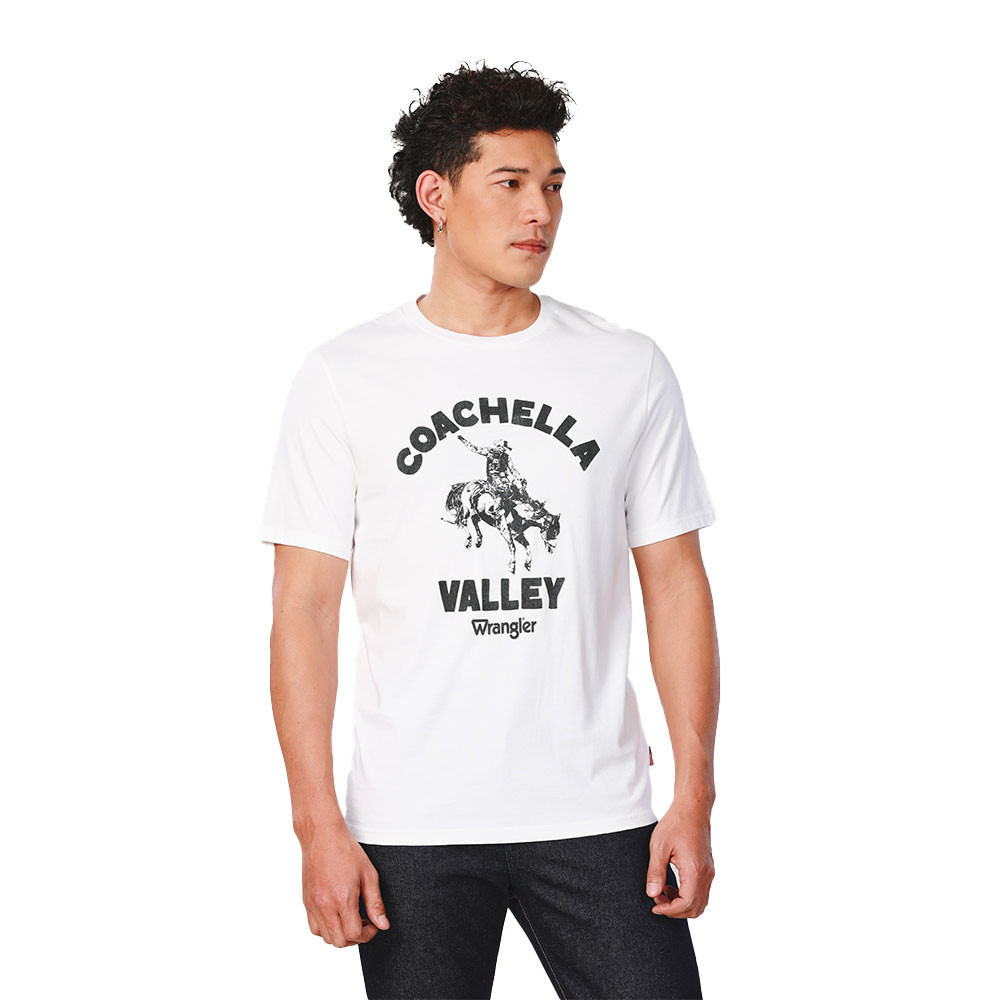 🏄🏼‍️️ ‍️️HOT WRANGLER เสื้อยืดแขนสั้นผู้ชาย คอลเลคชั่น Everyday with Wrangler Regular รุ่น  สีขาว เส