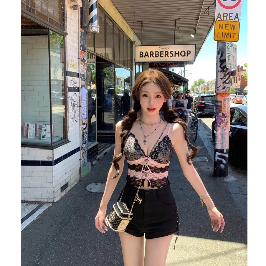 เสื้อเปิดไหล่ สีดำ ผ้าลูกไม้สายเดี่ยว คอวี สายปรับได้ มีบราและซับใน ผูกริบบิ้นกลางอก เสื้อครอป #2464 - รูปที่ 4