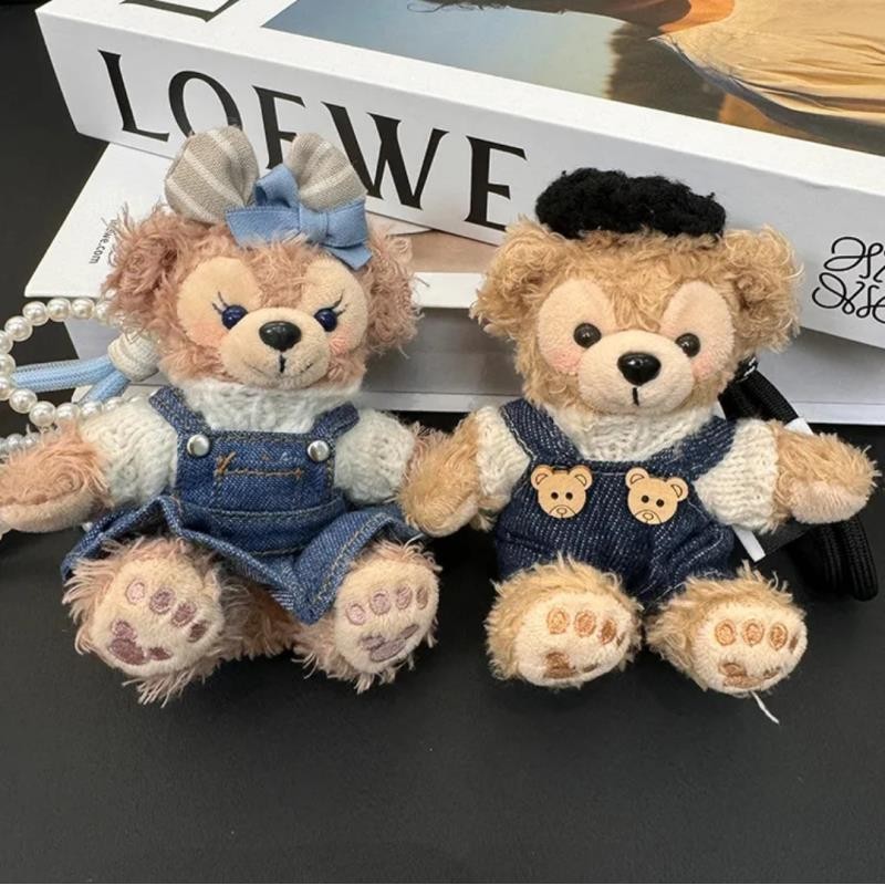 ของเล่นตุ๊กตาคุณภาพสูง ตุ๊กตากระโปรงยีนส์สีน้ำเงิน กระเป๋าจี้ Shirley Rose ตุ๊กตาหมีดัฟฟี่ ของขวัญพวงกุญแจรถสำหรับเด็กผู้หญิง