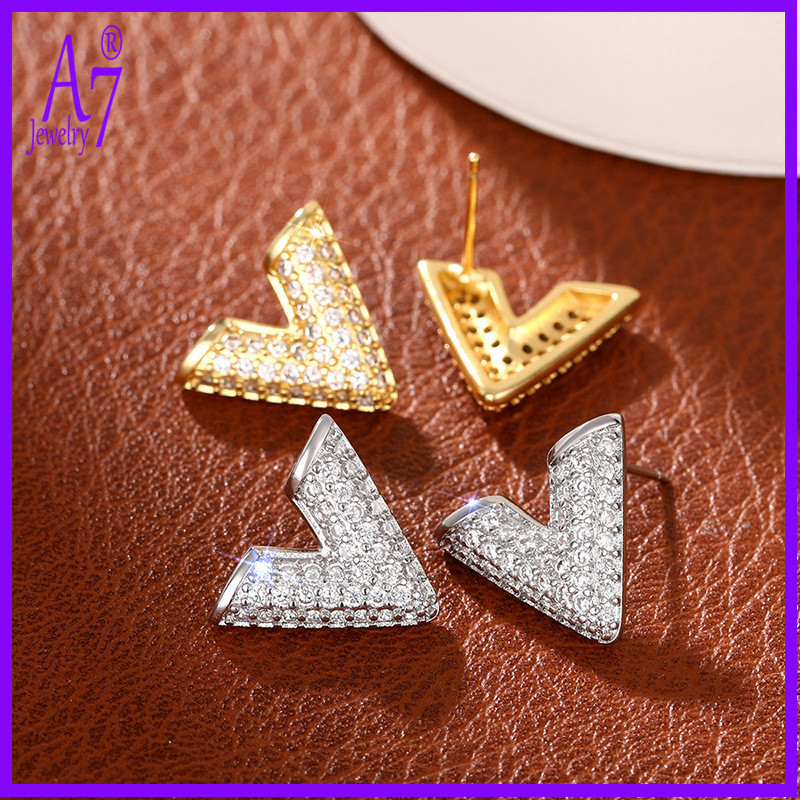 ต่างหูแฟชั่นหรูหราเพชรเต็มตัวอักษรภาษาอังกฤษต่างหูรูปตัว V CSX1365