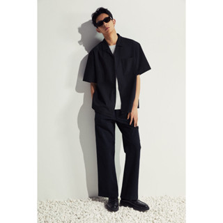 H&M(เอชแอนด์เอ็ม) เสื้อเชิ้ตรีสอร์ทแบบหลวม พิมพ์พื้นผิว ผู้ช…