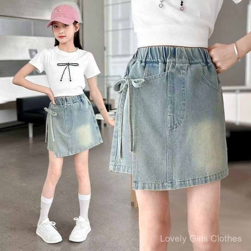 2025 เสื้อผ้าเด็กใหม่ กระโปรงยีนส์บางและมีสไตล์สำหรับเด็กผู้หญิง