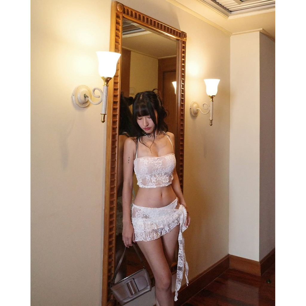 Gwenny M-XL ชุดว่ายน้ําผู้หญิงสไตล์เกาหลีเซ็กซี่แฟชั่นเรียบหรู
